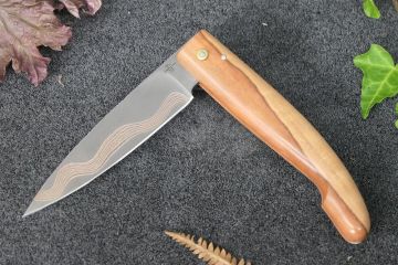Couteau capucin ariégeois le Berger damas carbone ronce de néflier