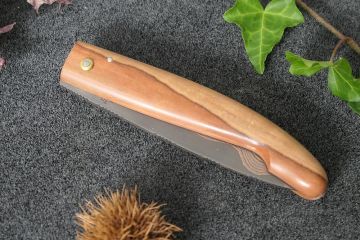 Couteau capucin ariégeois le Berger damas carbone ronce de néflier