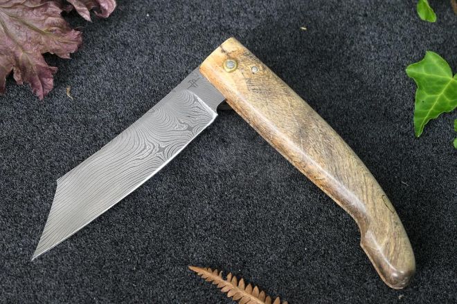 Couteau pliant Patriarche lame damas carbone manche marronnier stabilisé