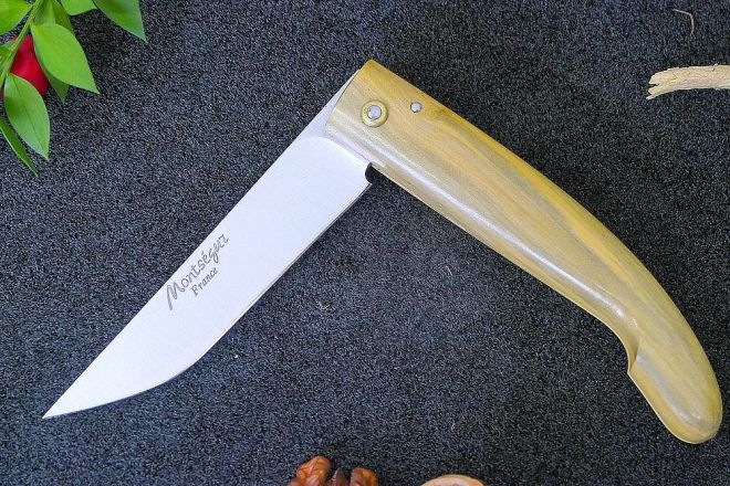 Couteau de poche traditionnel Montségur racine de buis acier carbone xc75