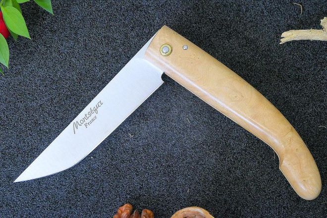 Couteau de poche traditionnel Montségur ronce de frêne acier carbone xc75
