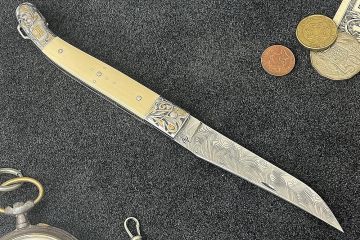 Couteau pliant design Laguiole gravure et incrustations or