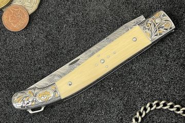 Couteau pliant design Laguiole gravure et incrustations or