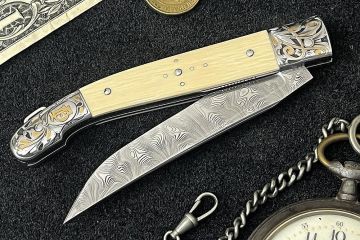 Couteau pliant design Laguiole gravure et incrustations or