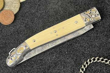 Couteau pliant design Laguiole gravure et incrustations or