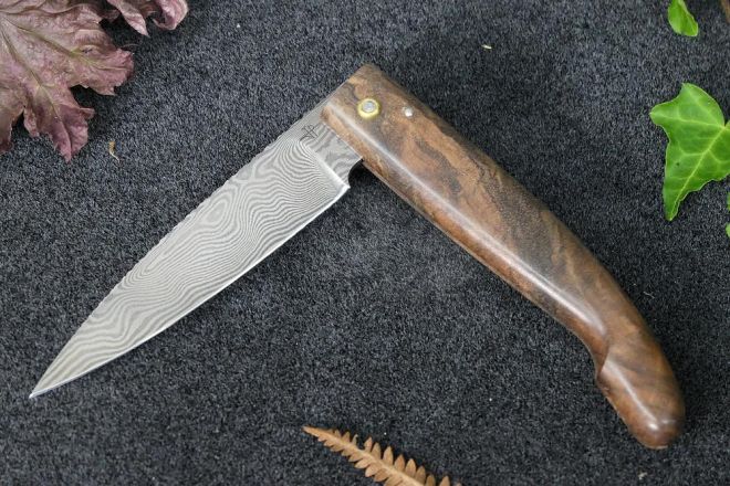 Couteau capucin ariégeois le Berger damas carbone ronce de noyer